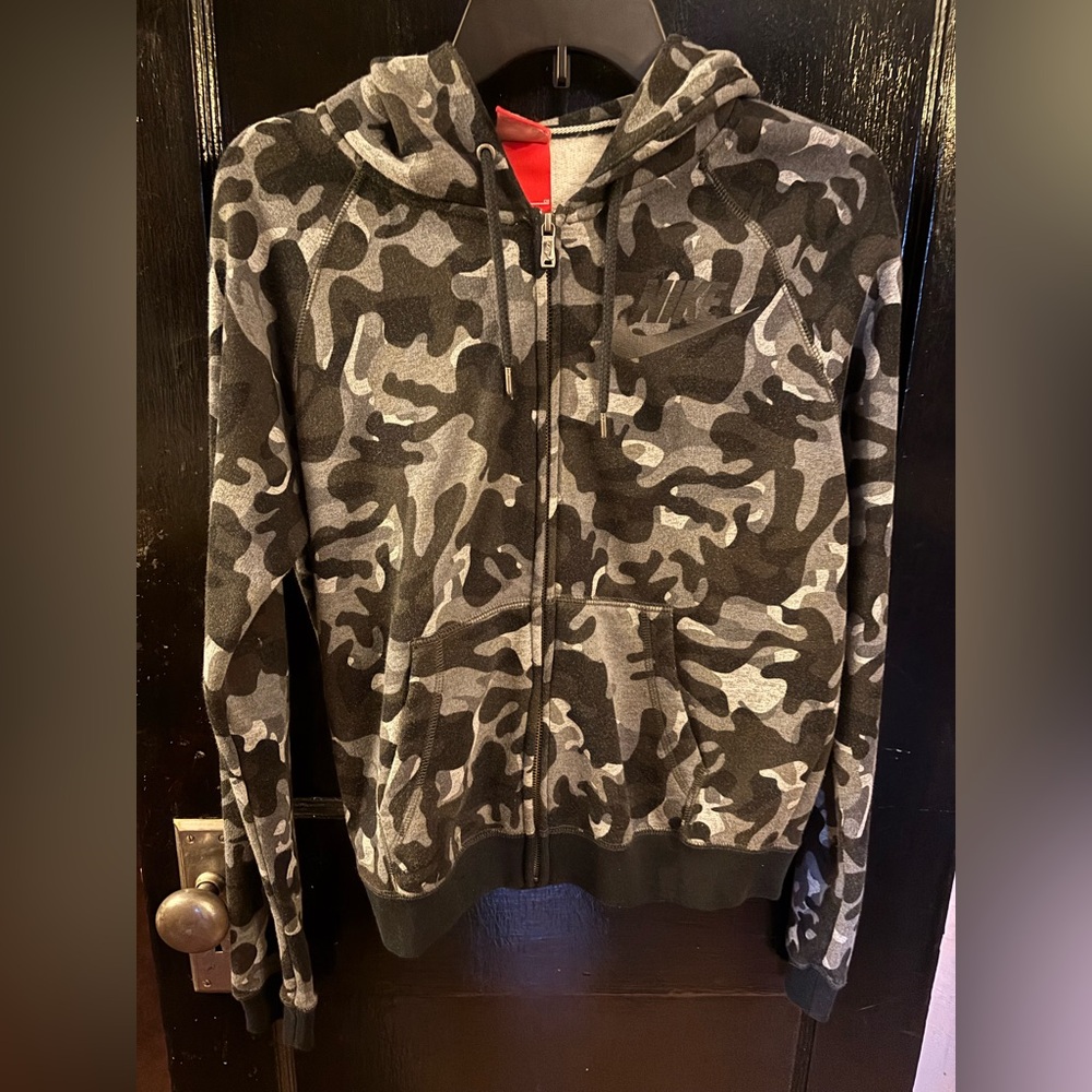 Nike jacket size small
